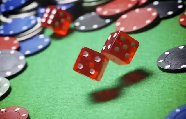 687